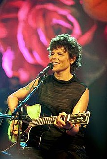 220px-Cassia_Eller_000 (1)